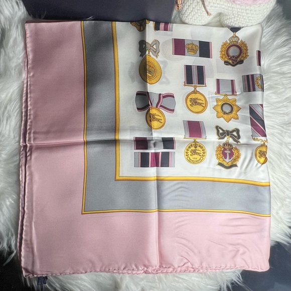 ❌SOLD❌Burberry Square Silk Scarf Pink - Picture 8 of 12